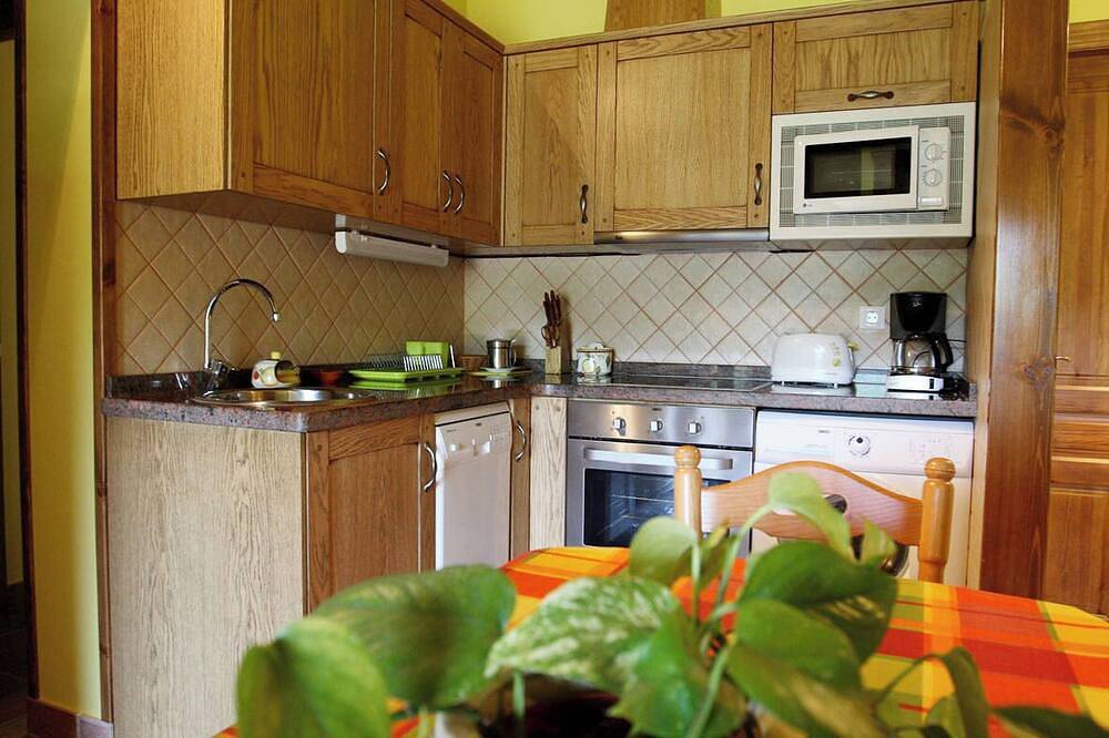 Entire apartment, Rural Apartments La Viña (Apartment number 9) in Cangas de Onís, Asturias Province