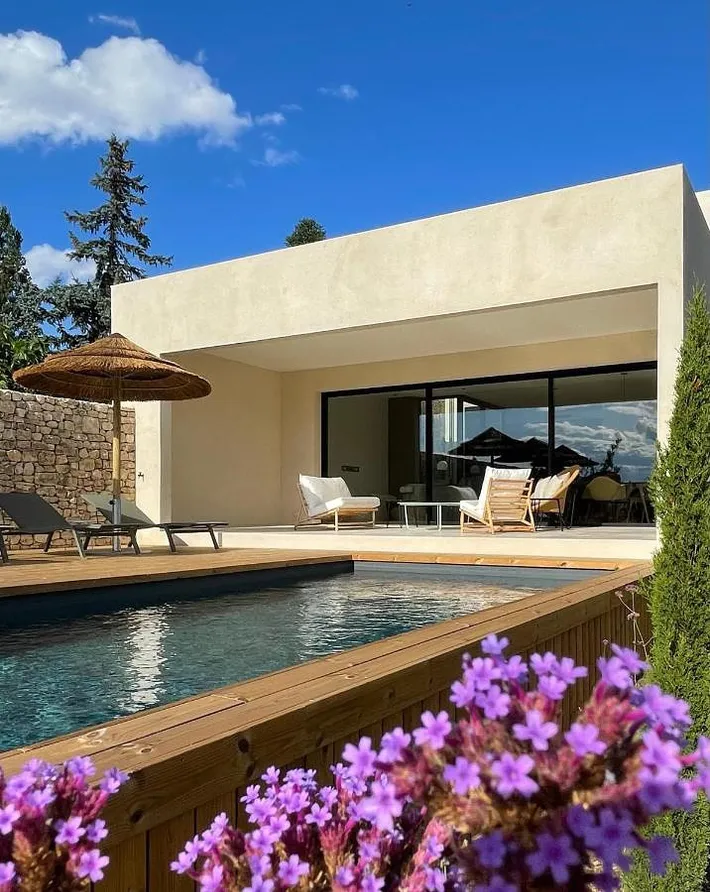 Chalet para 8 personas, con vistas además de jardín y piscina - 1