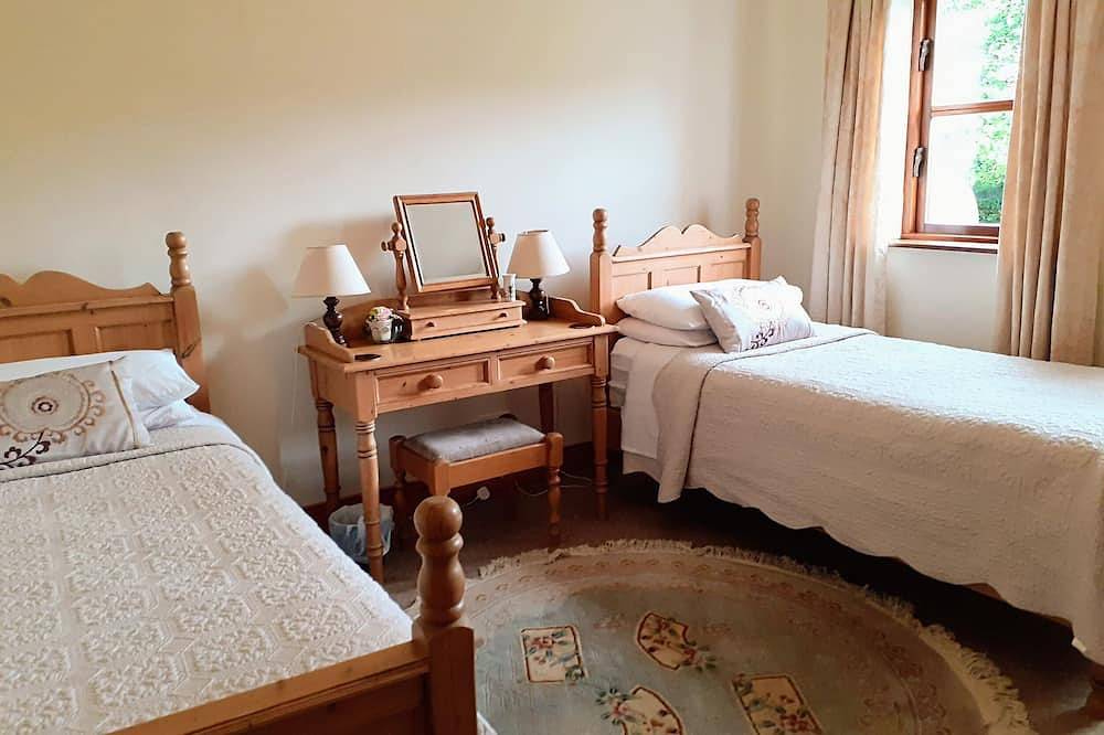 Fraoch Cottage, family friendly in Garrykennedy, County Tipperary in Nenagh, Lough Derg