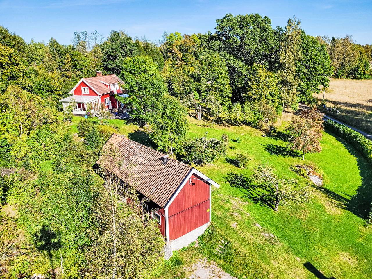 Äppelgården in Örebro kommun, Hjälmaren