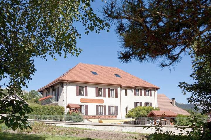 Hôtel pour 4 personnes, avec Jacuzzi et Terrasse ainsi que Jardin et Piscine