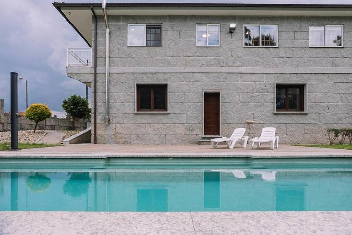 Casa de vacaciones para 15 personas, con piscina además de balcón y vistas en Comarca de Vigo - 4