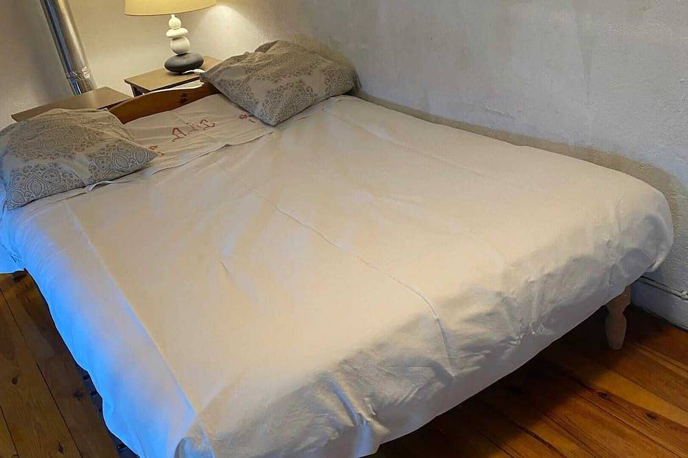 Entire apartment, Homerez - House in Ille-sur-Têt, garden, Ac and fireplace in Ille-sur-Têt, Prades region