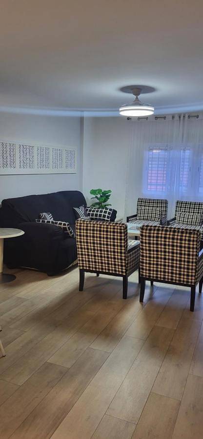 Apartamento para 8 personas, con balcón en Pinto
