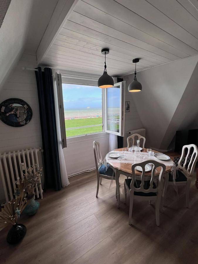 Appartement entier, L'air de la mer deux étoiles in Plage Dieppe, Dieppe