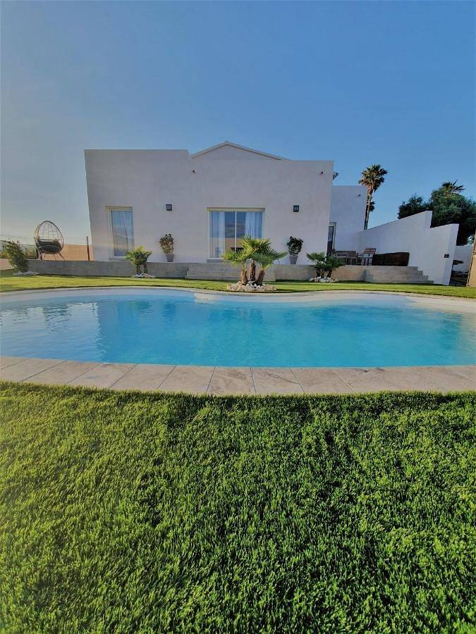 Villa pour 7 personnes, avec piscine ainsi que jacuzzi et jardin