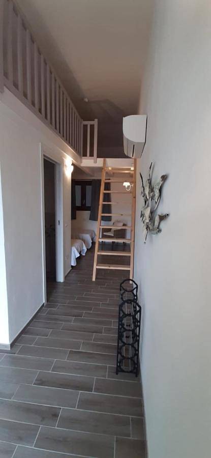 Vakantiepark voor 2 personen, with terras and uitzicht as well as tuin and zwembad op Sardinië