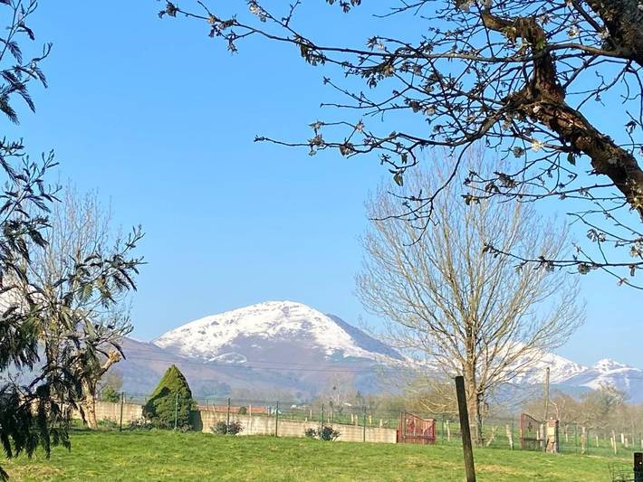 Location de vacances pour 2 personnes, avec vue ainsi que terrasse et jardin à Ascarat - 2