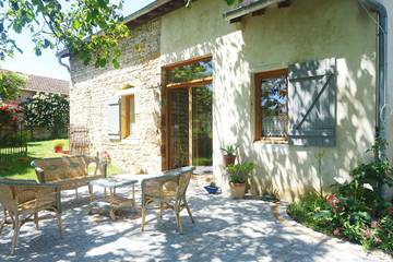 Gîte pour 5 personnes, avec terrasse et jardin dans La Vineuse sur Fregande