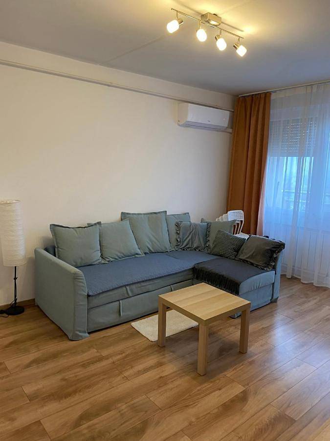 Ferienwohnung für 5 Personen, mit Balkon und Terrasse sowie Ausblick in Györ