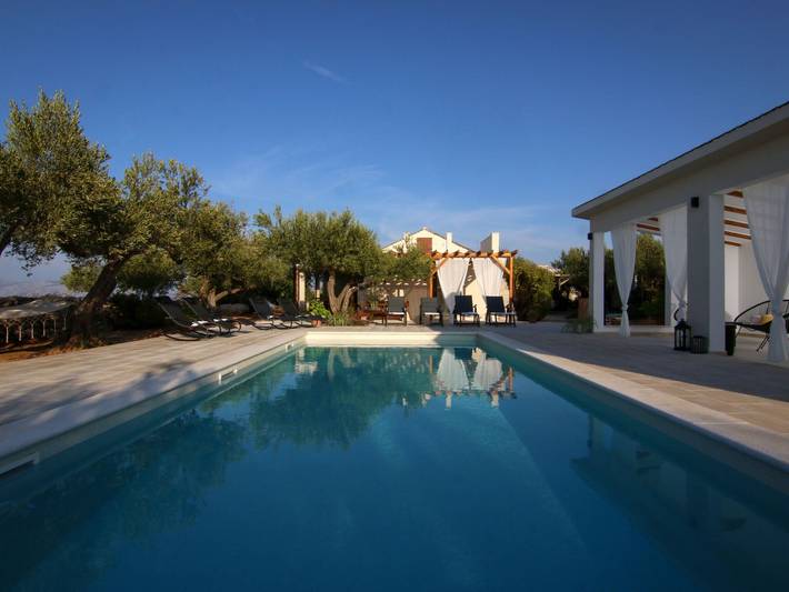 Holiday rental for 8 people, with pool and terrace, with pets in Brac