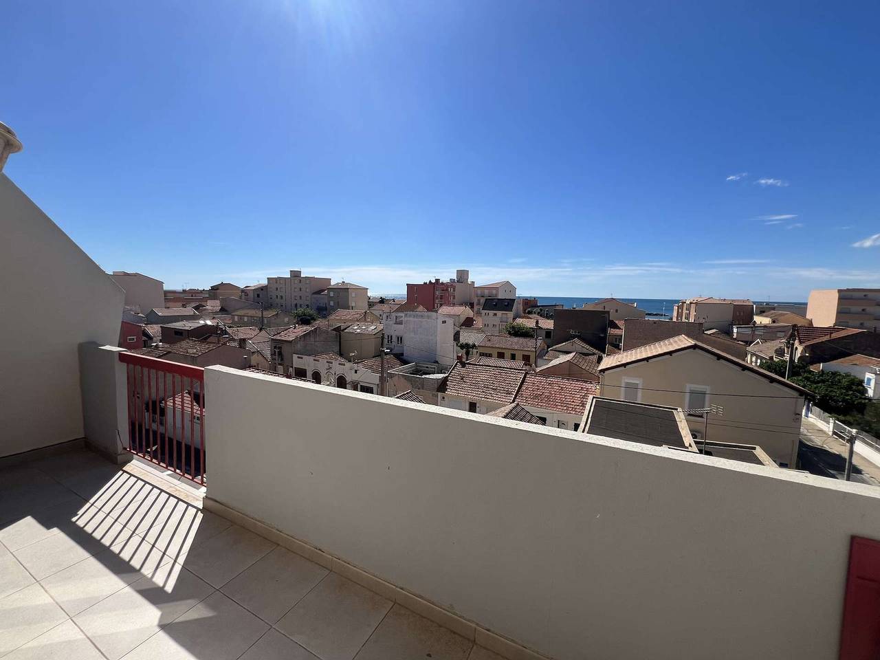 Appartement entier, T2 avec climatisation, balcon vue mer, 250m de la plage in Valras-Plage, Côte méditerranéenne (France)