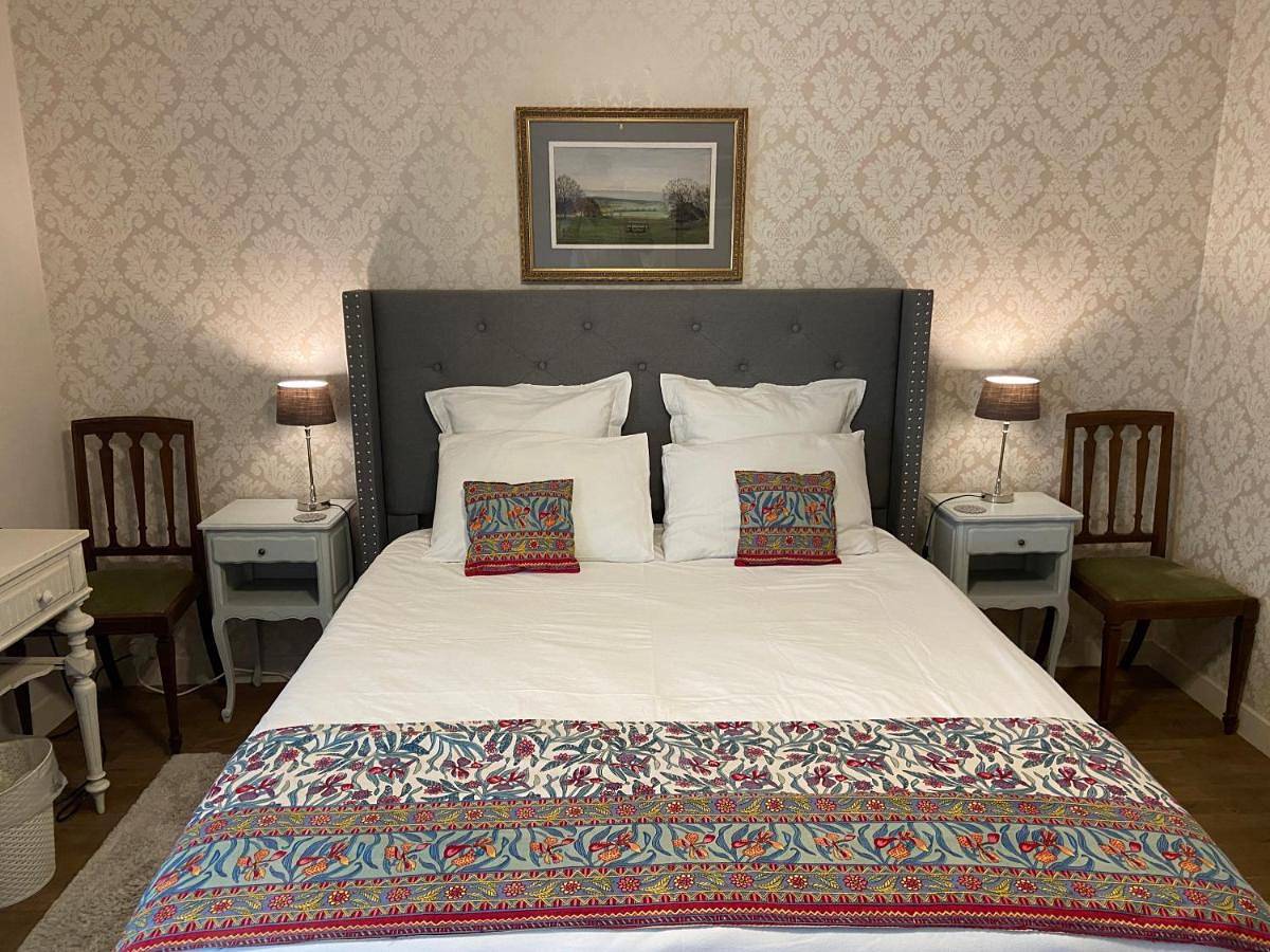 Deluxe Double Room with Shower in Le Vigeant, Vienne (France)