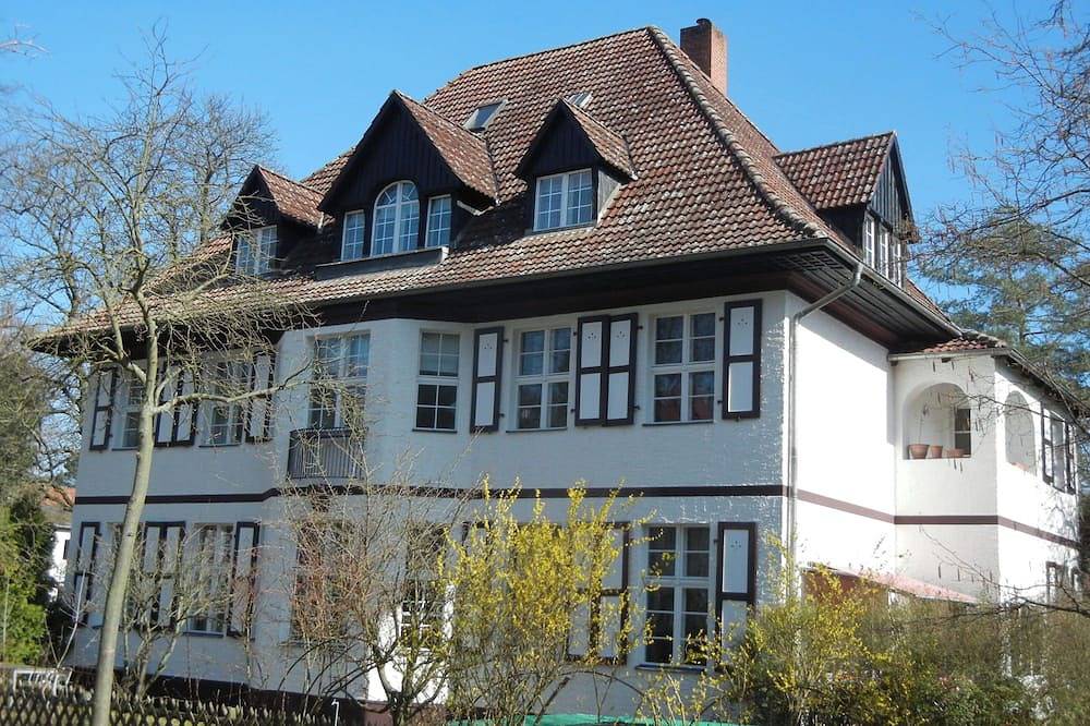 Ganze Wohnung, Terrasse und Garten, Ruhe und Behaglichkeit in Reinickendorf, Berlin