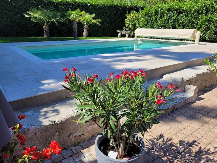 Chambre d’hôte pour 3 personnes, avec Terrasse ainsi que Jardin et Piscine