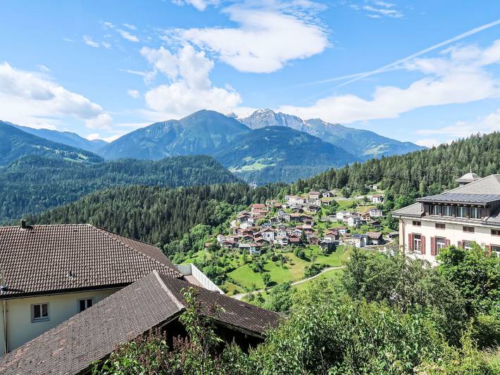Ferienwohnung für 2 Personen, mit Balkon und Ausblick in Flims Laax Falera