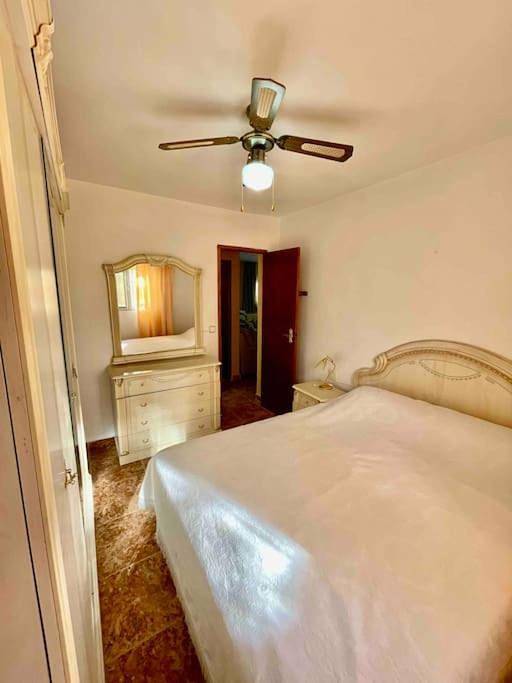 Location de vacances pour 8 personnes, avec piscine et terrasse ainsi que jardin et vue à Monserrat - 3