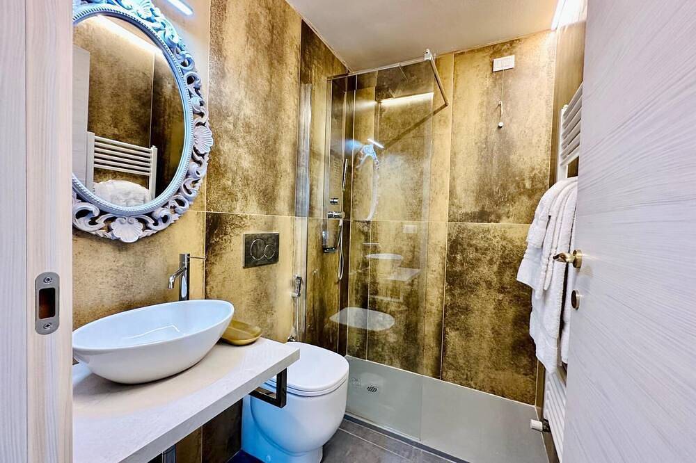 Central Studio   Centre Florence Apartment. Rooftop view. in Florence city center, Florence