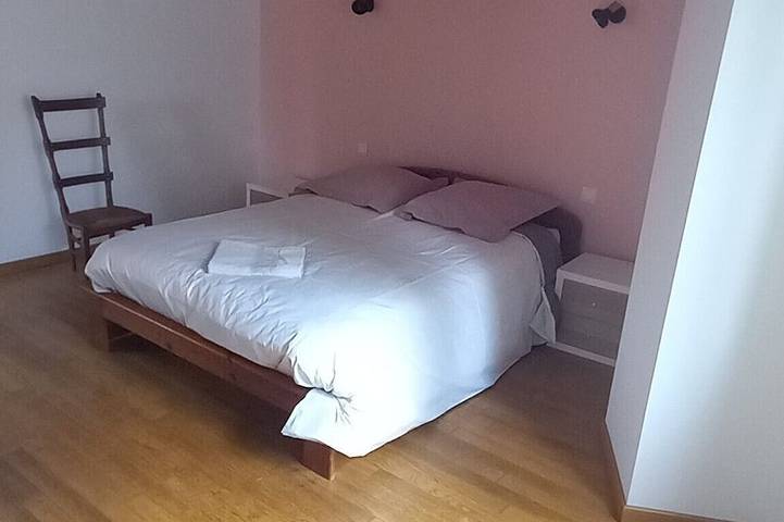 Gîte pour 7 personnes, avec terrasse dans Brézins - 2