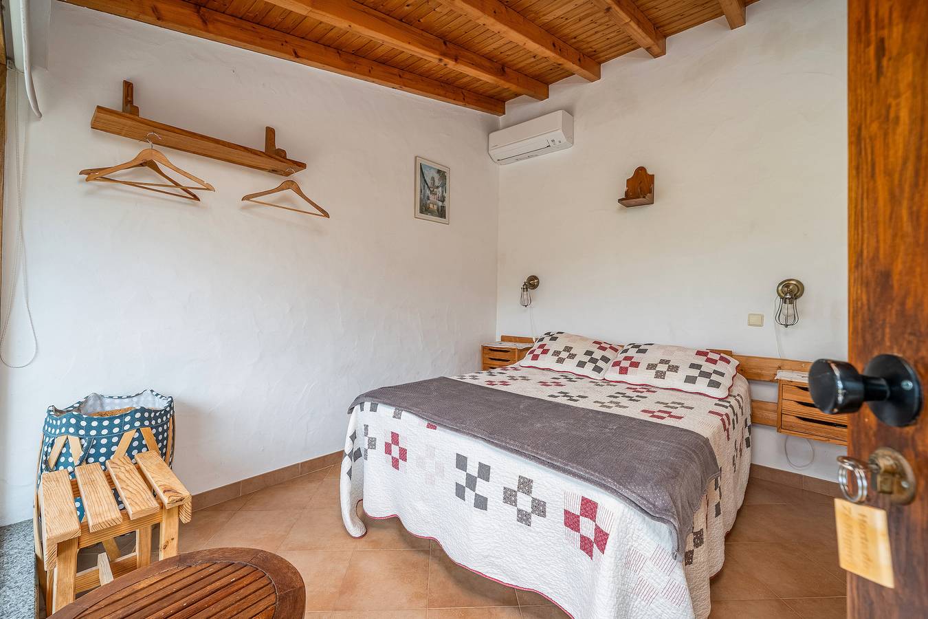 Apartamento inteiro, Apartamento 'Suíte' com Jardim Partilhado, Wi-Fi e Ar Condicionado in Monchique, Distrito de Faro