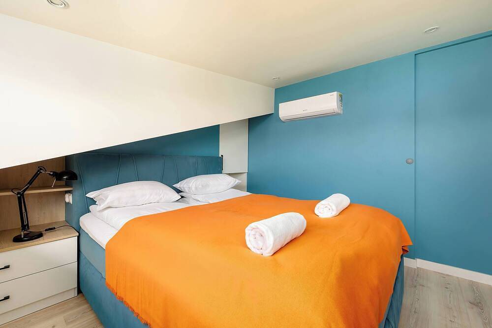 Ganze Wohnung, Jasińskiego 21 Bielsko-Biała | Industrielles Dachgeschossapartment | Parkplatz in Bielitz-Biala, Schlesien