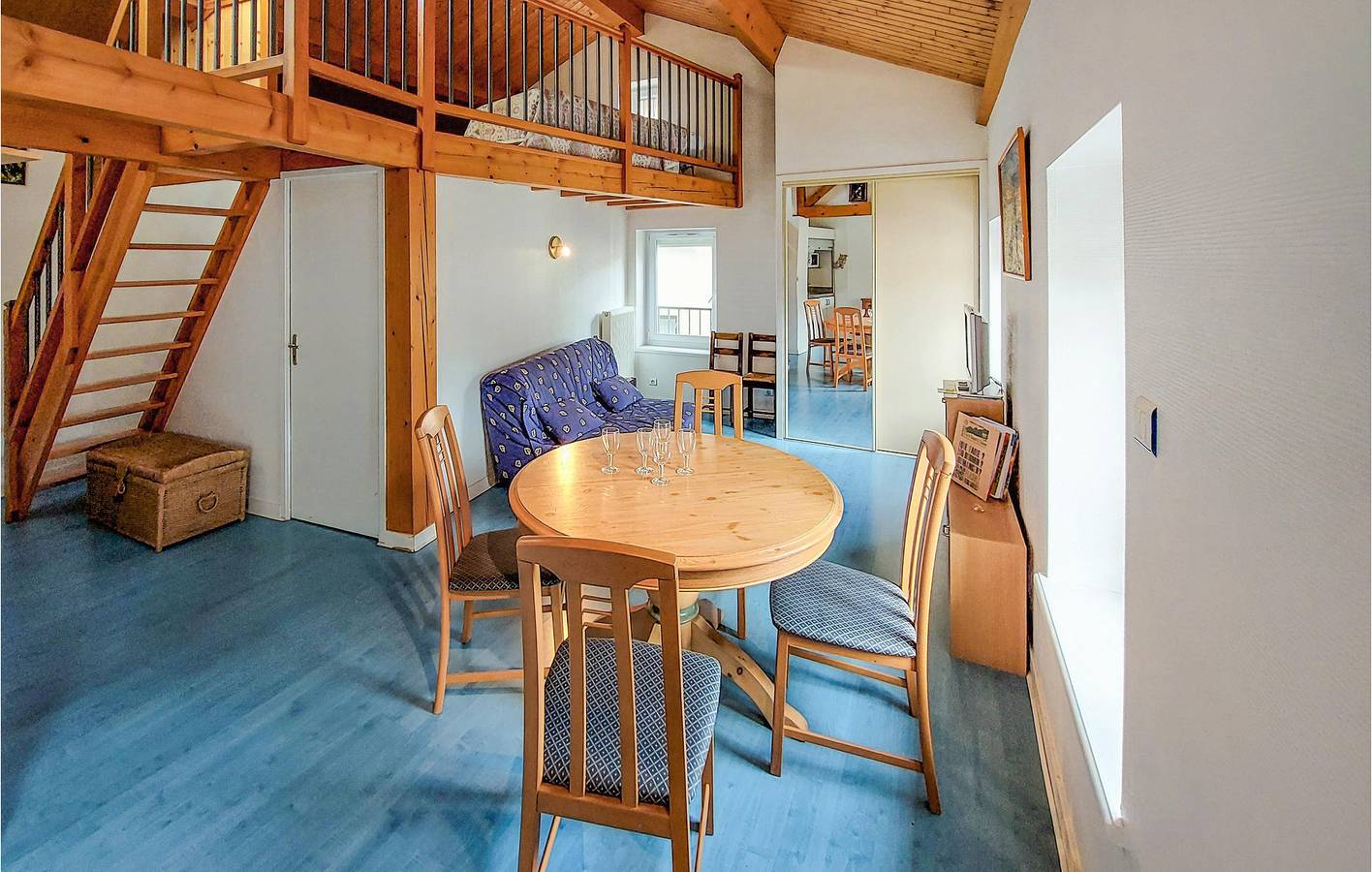 Apartamento vacacional entero, Apartamento frente al río con aparcamiento y WiFi in Usson-en-Forez, Montbrison