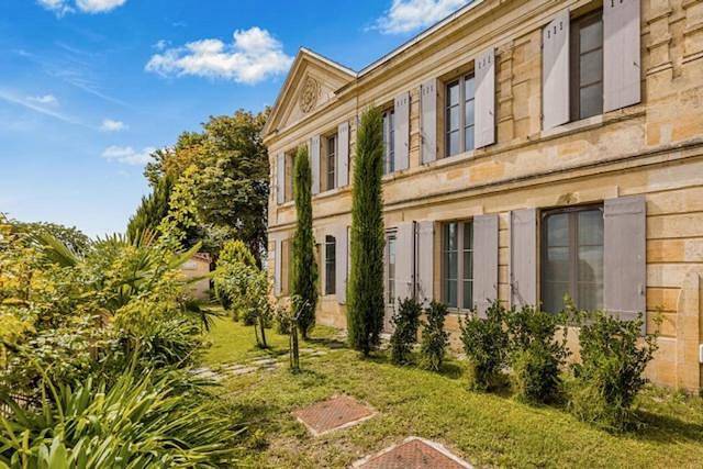Chambre d’hôte pour 2 personnes, avec terrasse et jacuzzi ainsi que jardin et piscine à Saint-Christoly-Médoc