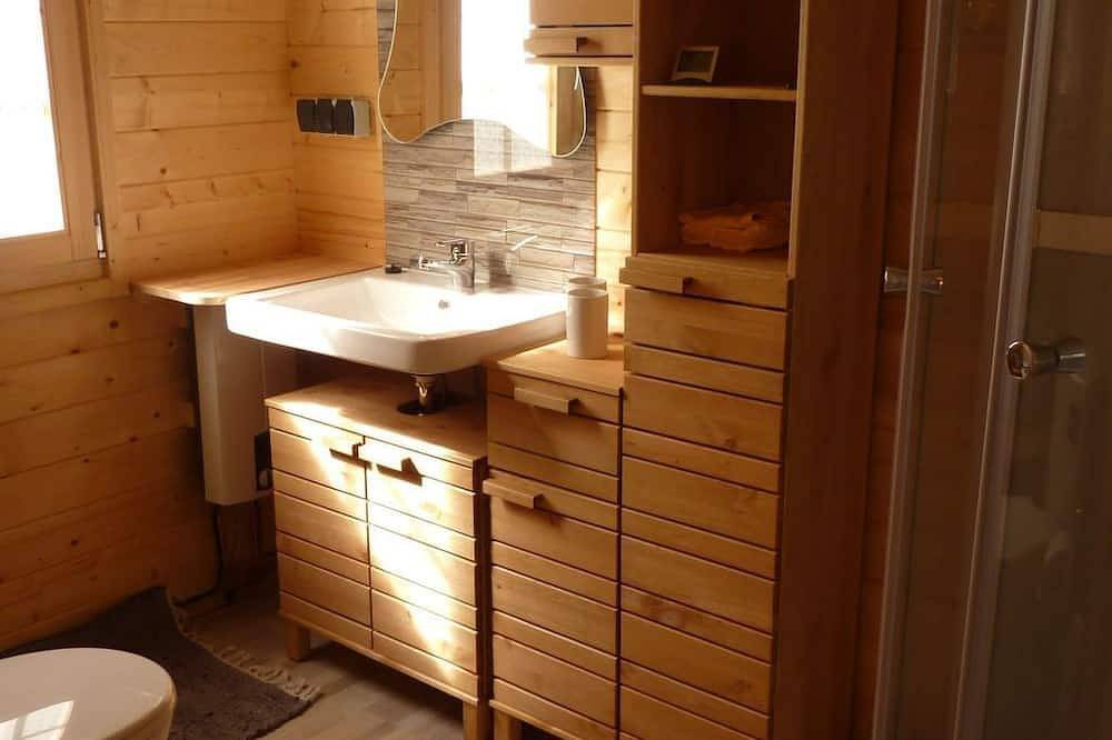 Holz-Blockhaus für vier Personen mit Terrasse in Beltheim, Hunsrück