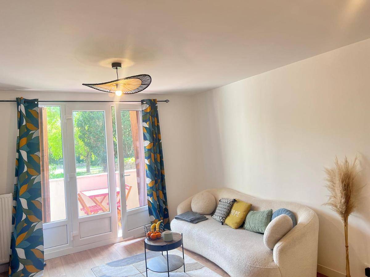 Appartement entier, One-Bedroom Apartment in Le Perreux-sur-Marne, Val-de-Marne