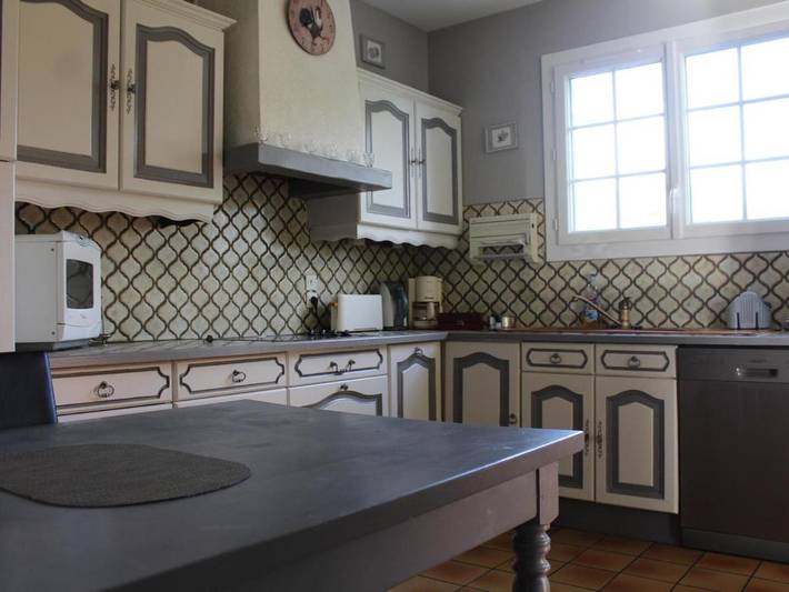 Location de vacances pour 8 personnes, avec jardin ainsi que terrasse et piscine, animaux acceptés à Lamonzie-Saint-Martin - 4