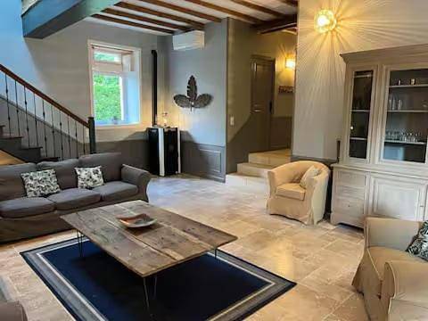 Gîte pour 8 personnes, avec jardin et piscine à Château-l'Évêque - 2