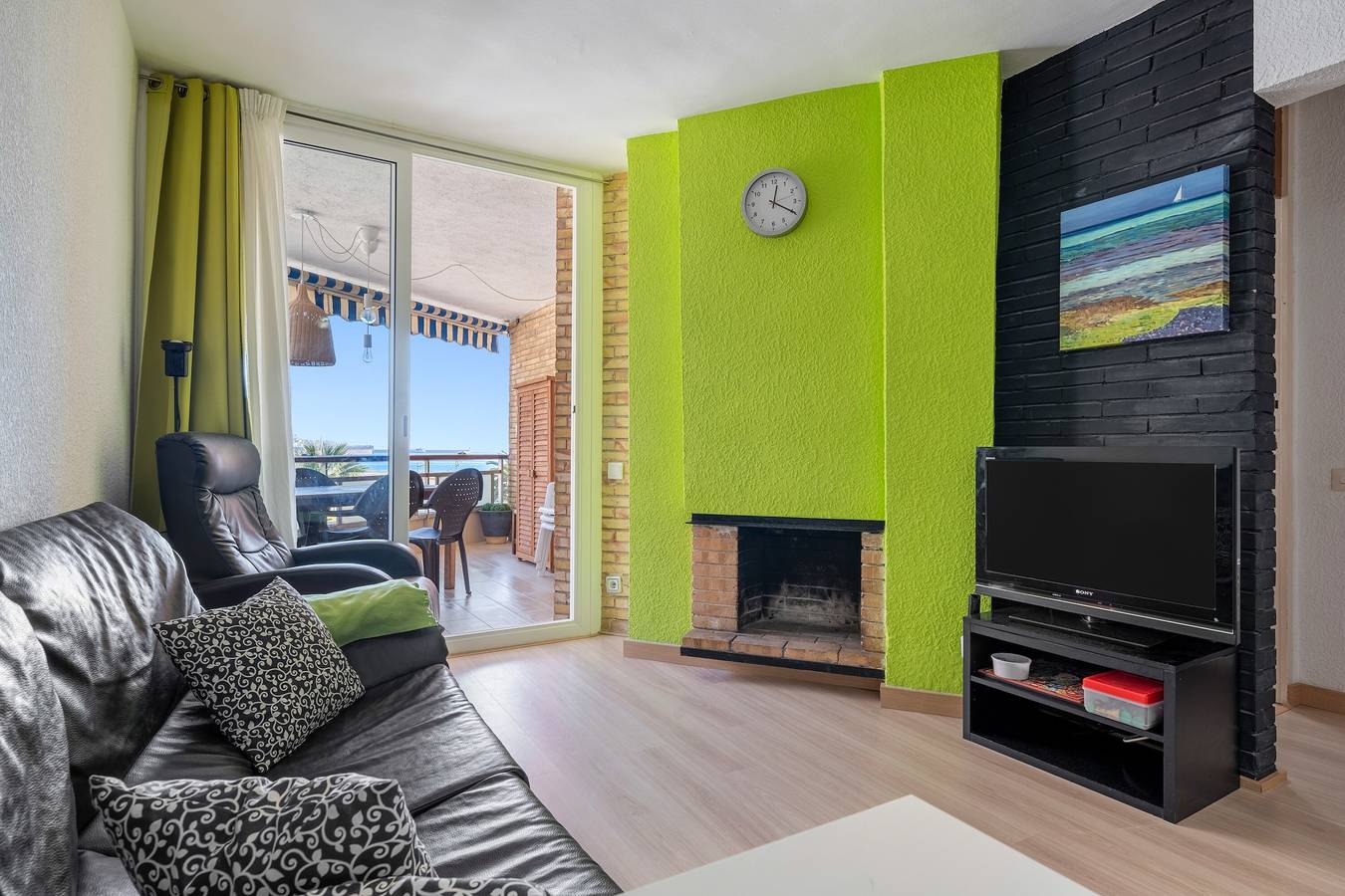 Apartamento entero, Apartamento 'Tirreno 304' con vistas al mar, terraza privada y Wi-Fi in Platja de la Pineda, Costa Dorada