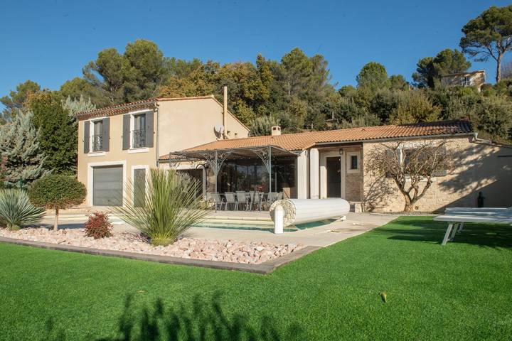 Location de vacances pour 10 personnes, avec piscine ainsi que jardin et terrasse, adapté aux familles à Puget - 2