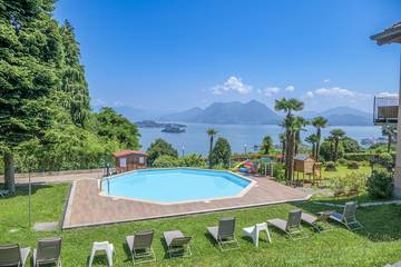 Ferienwohnung für 2 Personen, mit Seeblick und Ausblick sowie Garten und Pool, mit Haustier am Lago Maggiore