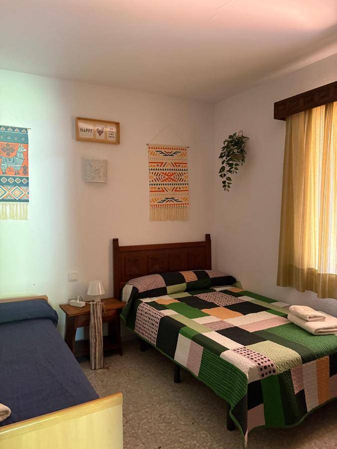 Location de vacances pour 9 personnes, avec vue ainsi que jardin et piscine, animaux acceptés à La Adrada - 3