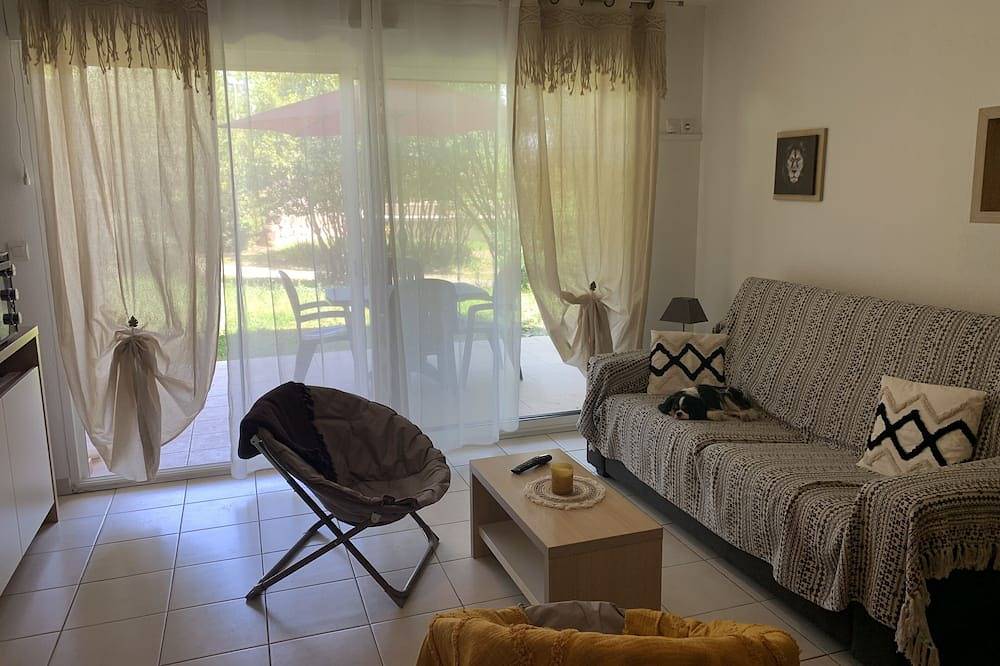 Appartement entier, Appartement avec piscine au bord du canal du midi et à 5mn du lac de Jouarres in Azille, Région de Carcassonne