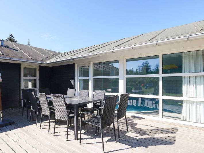 Ferienhaus für 10 Personen, mit Terrasse und Pool in Marielyst