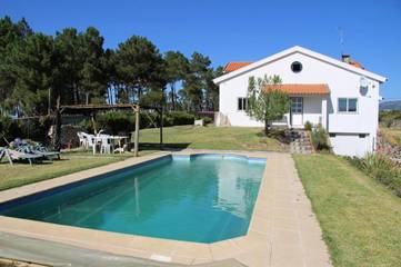 Cottage pour 4 personnes, avec jardin ainsi que piscine et vue dans Melo