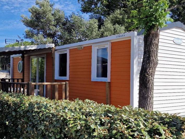 Flower Camping Orly d'Azur - Mobilheim 6 personen - Mobilheim Grassois Confort 33m² - 3 Schlafzimmer - halbüberdachte Terrasse - Klimaanlage in Six-Fours les Plages, Mittelmeerküste (Frankreich)