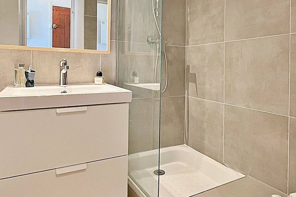 Entire apartment, Superbe Appartement 4 Personnes vue mer - Côte D'azur in Théoule-sur-Mer, Massif de l'Esterel