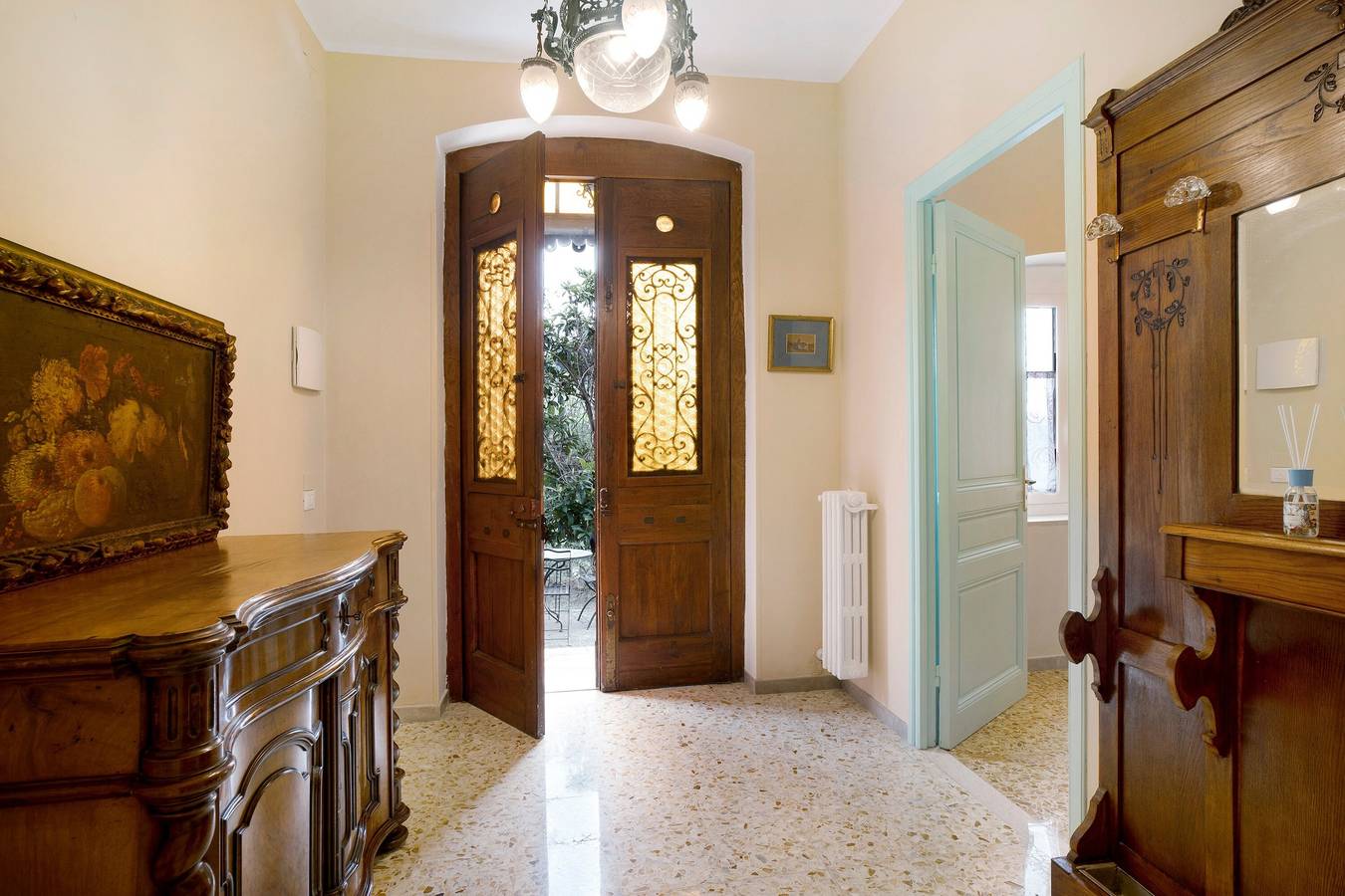 Cały apartament, Apartment 'Appartamento In Villa La Baronessa' with Private Garden and Wi-Fi in Gmina Sanremo, Riviera di Ponente