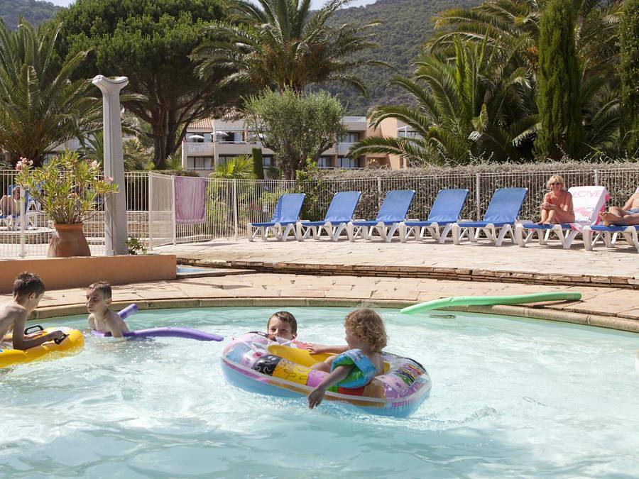Pierre & Vacances Résidence L'Anse de Pramousquier - Wohnung 6 personen - - 1 Schlafzimmer + 1 Schlafalkoven - Terrasse oder Balkon - Meerblick - Südlage in Pramousquier, Le Lavandou