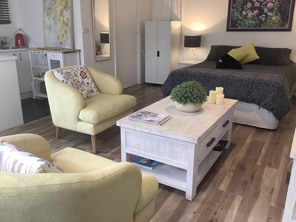 Private haustierfreundliche Selbstversorger-Unterkunft inmitten eines schönen Gartens in Melbourne, Mornington Peninsula