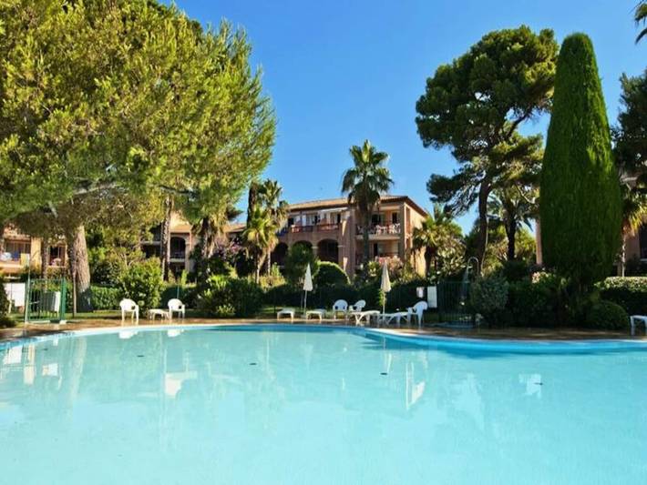 Gîte pour 5 personnes, avec piscine et terrasse, adapté aux familles dans Plage La Badine