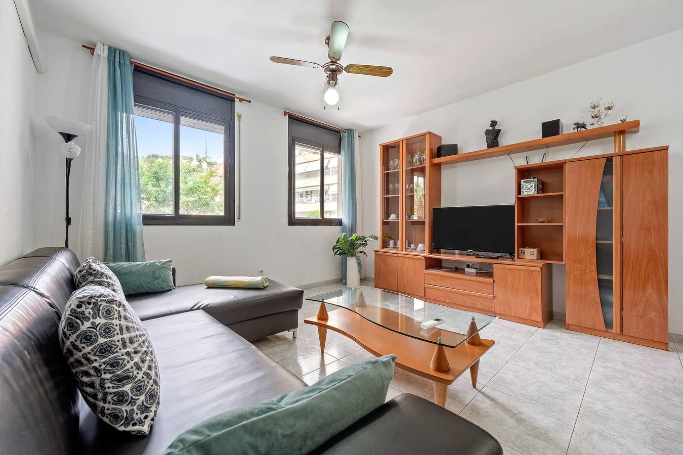 Apartamento entero, Apartamento 'Constancia' con vistas a la montaña, Wi-Fi y aire acondicionado in Tierras del Ebro, Delta del Ebro