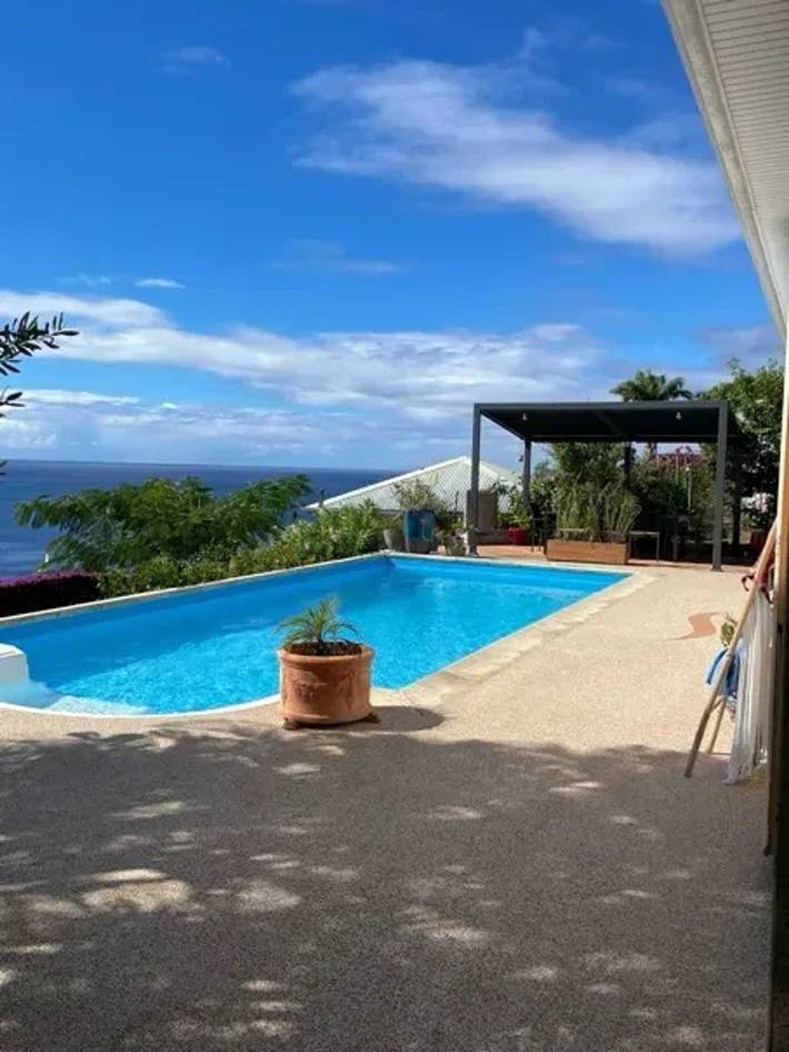 Gîte pour 2 personnes, avec piscine à Case-Pilote