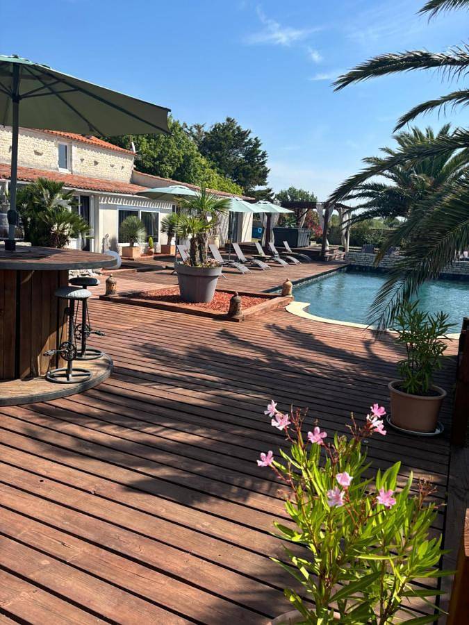 Villa pour 16 personnes, avec vue sur le lac et vue ainsi que piscine et jardin, animaux acceptés