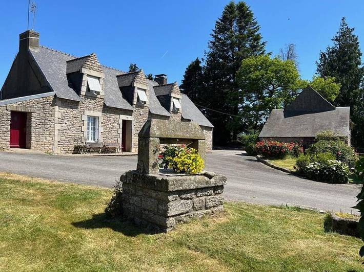 Location de vacances pour 9 personnes, avec Terrasse ainsi que Jardin et Vue à Guiscriff