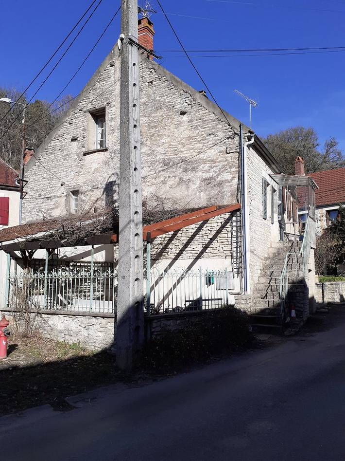 Gîte pour 4 personnes, avec jardin et terrasse, animaux acceptés à Lucy-sur-Cure