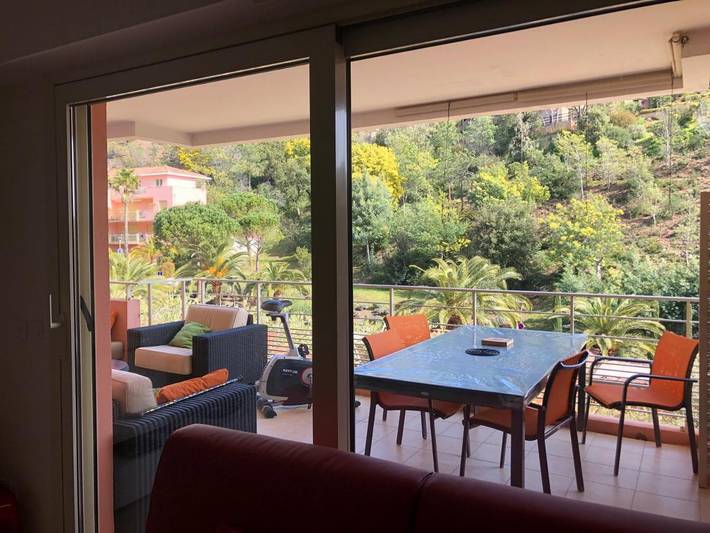 Gîte pour 4 personnes, avec terrasse ainsi que vue et piscine, animaux acceptés dans Port de la Figueirette - 2